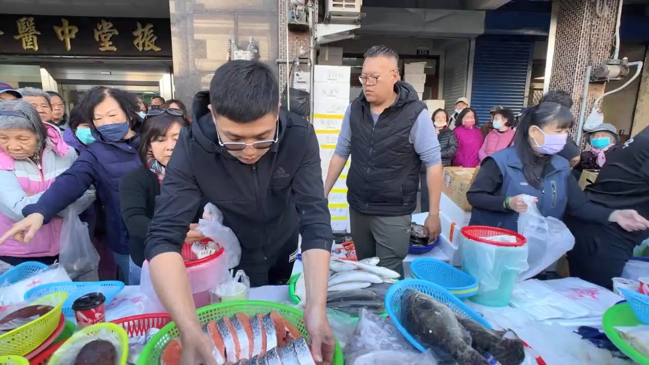 乾脆帥氣的一場 中彰海王子 台中烏日火車站三民街228號 海鮮拍賣 海鮮叫賣 直播 0111
