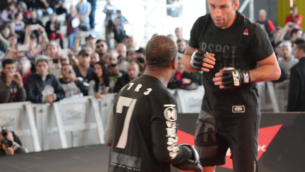 UFC 198: Werdum e Miocic agitam público no treino aberto; Campeão toma susto