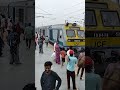 शहर में आए हैं मुसाफिर बन कर, #train#vide #trending,