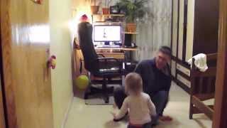 Прикольное видео, Папа и доченька танцуют брейк(, 2014-10-30T08:16:42.000Z)