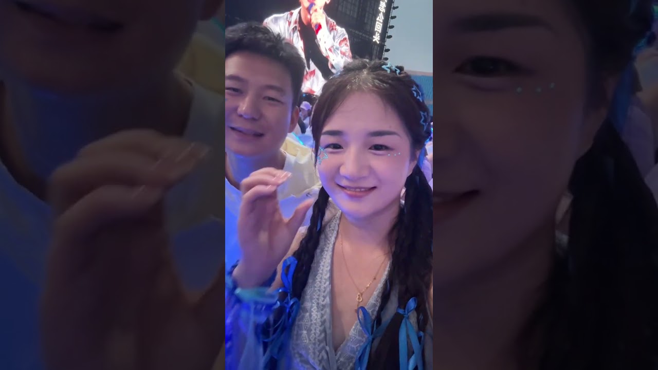 杰哥，你的星星们来了，第一次参加演唱会的帅子把照亮也来了。你给纠正纠正呗，哈哈。#张杰巡回演唱会合肥站 #我的快乐回来了 #我的日常vlog #我的乡村生活日记