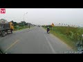 Pha drift thần thánh của xe tải giúp tránh tai nạn kinh hoàng trong gang tấc