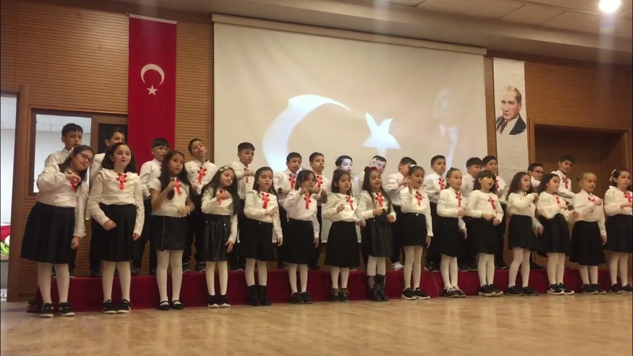 Mimar Sinan 2 A sınıfı öğrencileri İstiklal Marşı'nı işaret diliyle okudu