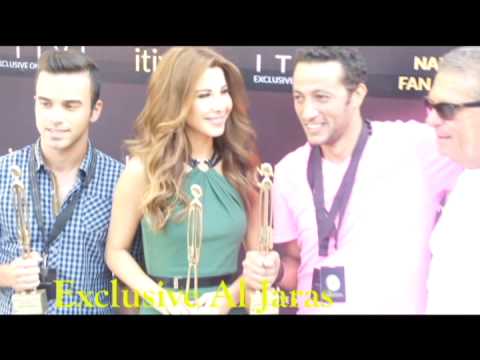 Al Jaras المخرج وليد ناصيف يسلم الجائزة لـ نانسي عجرم