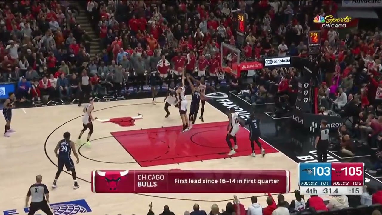 What a sequence by the Bulls 🔥 Ayo Dosunmu gets the block and Javonte Green hammers it home!