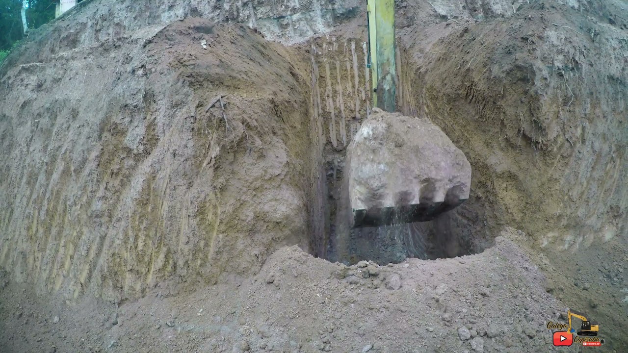 GALEGO CAPIXABA como cavar sapata de casa com escavadeira hidráulica CAT parte 01