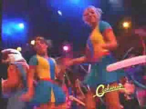 Watch the video for El Twist Del Esqueleto