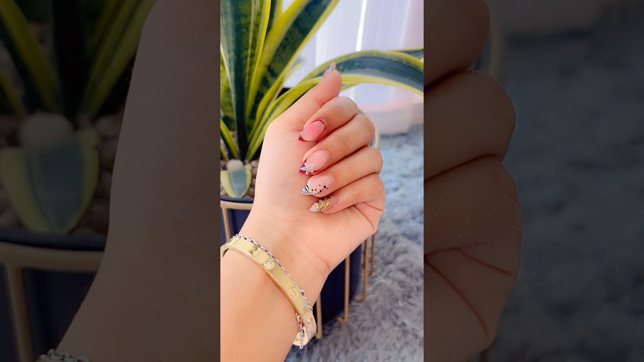 Hand painting nail art ❤️ 