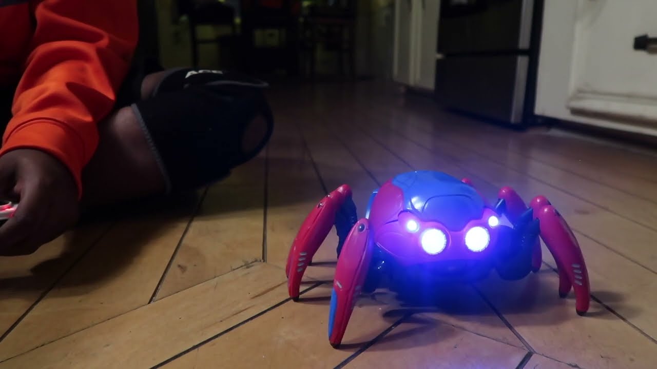 Unboxing Spiderbot Avengers Campus