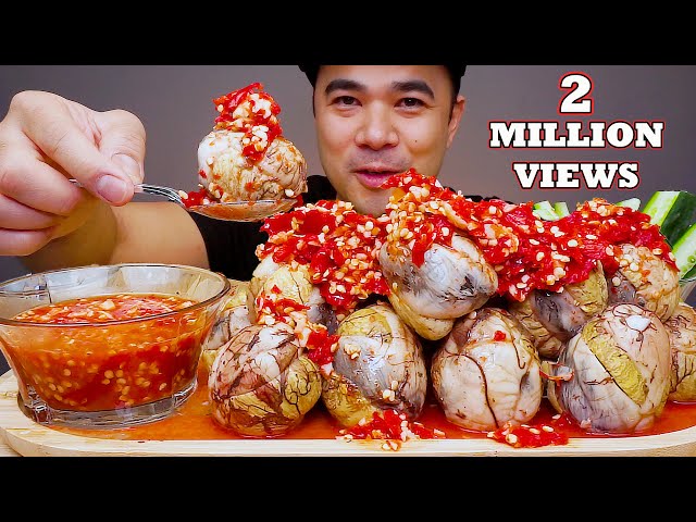BALUT WITH EXTREME SPICY CHILI VINEGAR | Mukbang Asmr | ALFIE EATS class=