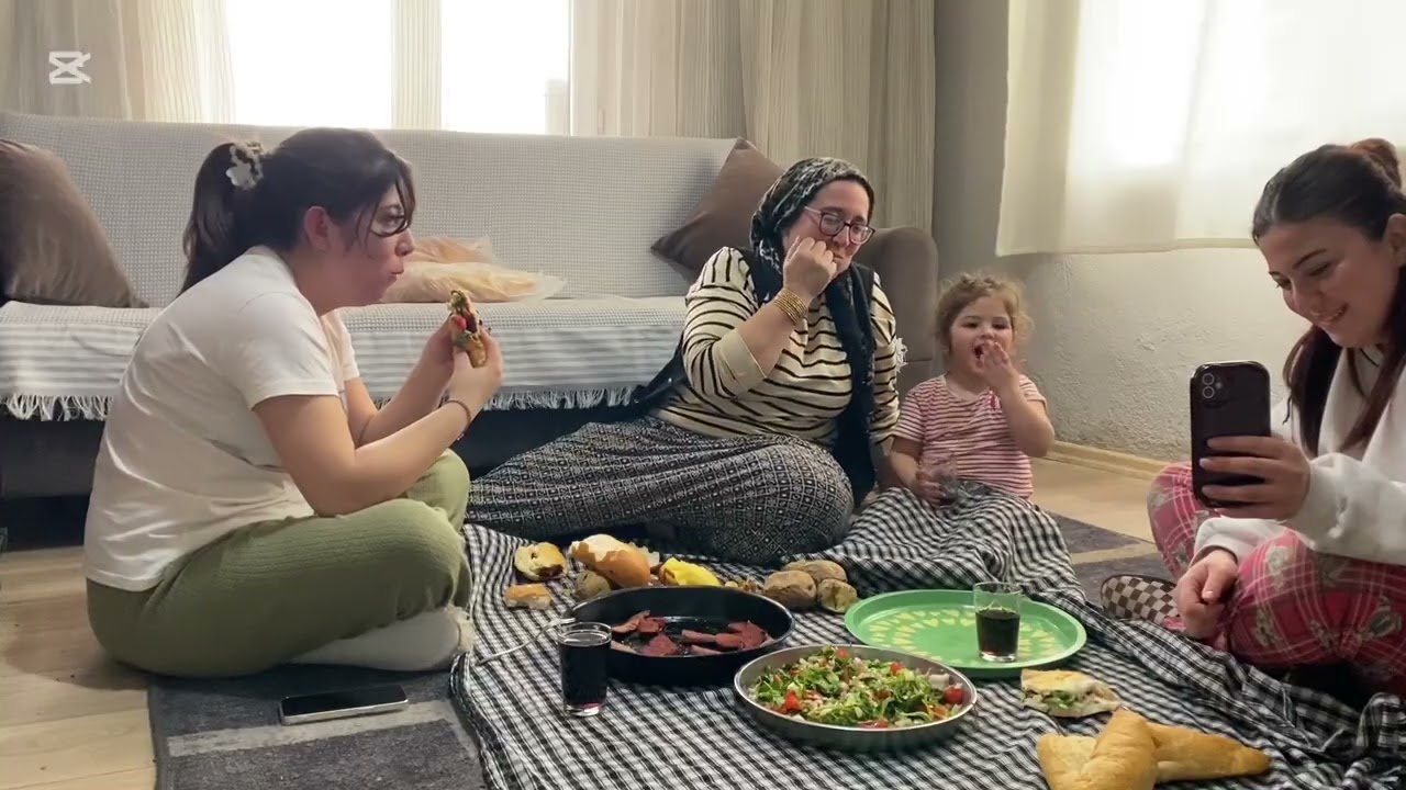 ÇOK FAZLA KIRGINLIĞIMIZ VAR🥹👍KIZLARLA SUCUK EKMEK YEDİK✅‼️