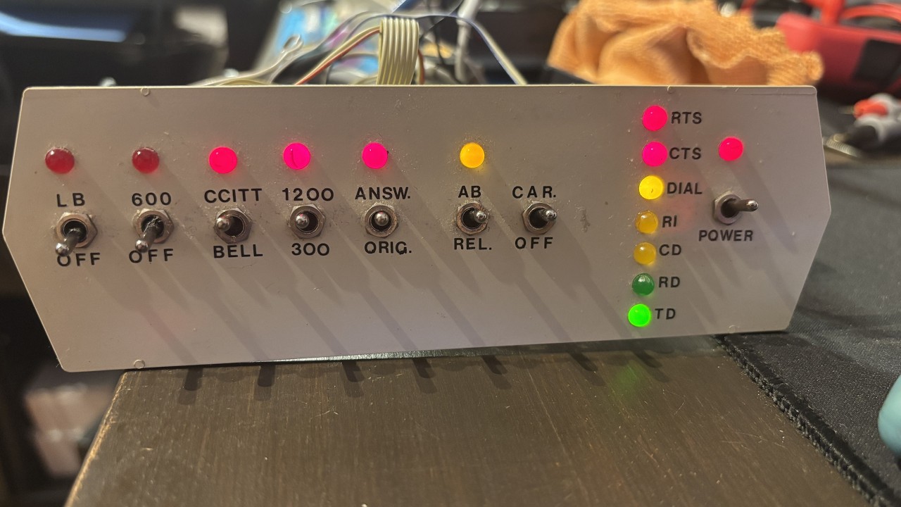 C64 Snobsoft BBS исполняется 40 лет — оригинальный самодельный модем со скоростью 300 бод снова в...