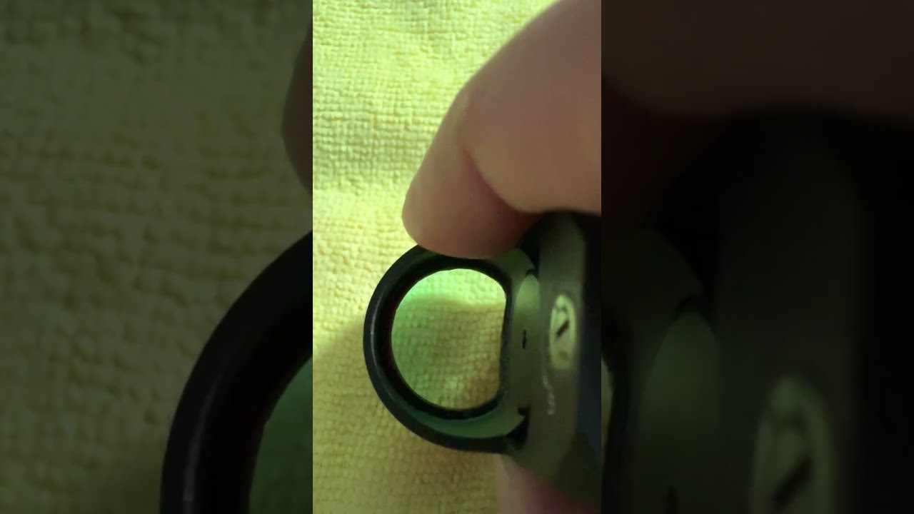 UUQ C28 Red Dot Problem Shorts