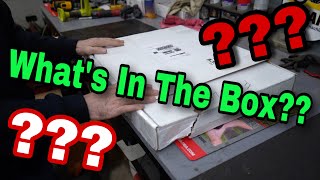 AMAZING Care Package!! What's Inside The Box?