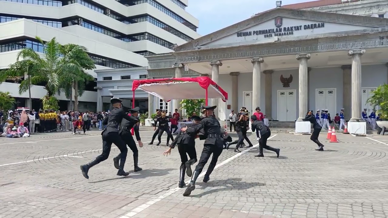 VARIASI FORMASI PASKIBRA SMK N 1 WARUNGASEM dalam LKBB TUGU MUDA 2024 di BALAI KOTA SEMARANG 2024