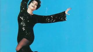 Liza Minnelli sings New York New York at Radio City