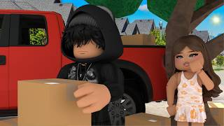 KYLIE'S STALKER MOVES IN NEXT DOOR! *CALLING THE COPS* Roblox Bloxburg Family Voiced RP Roleplay