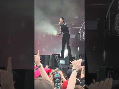Black Veil Brides Play "In The End" And The Crowd Erupts