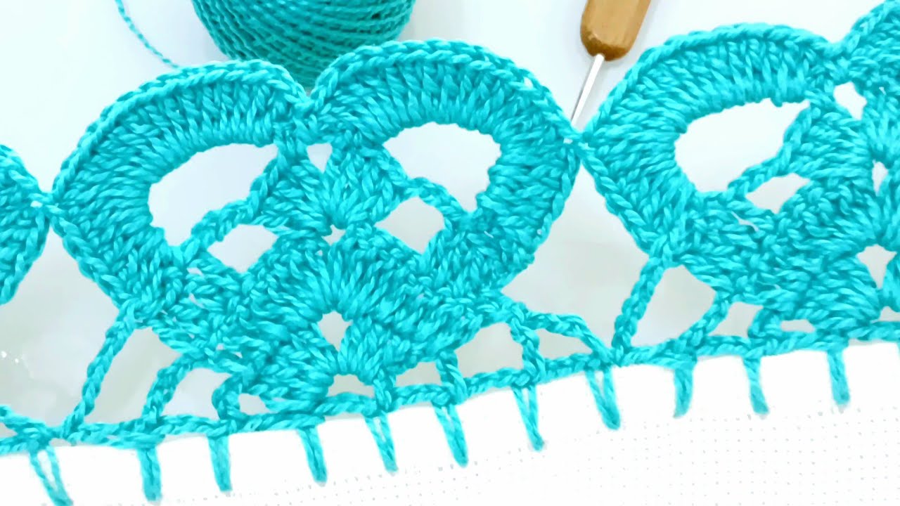 Bico de crochê carreira única com coração 