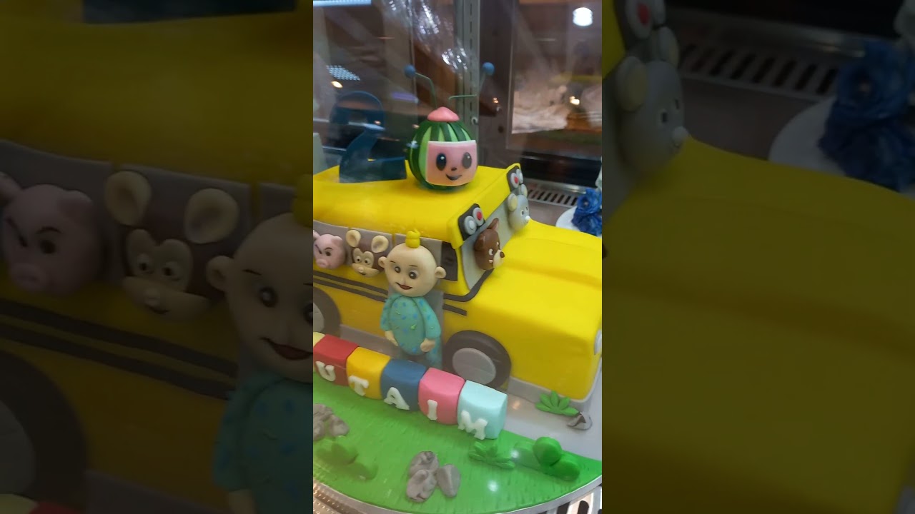 Cocomelon bus cake 