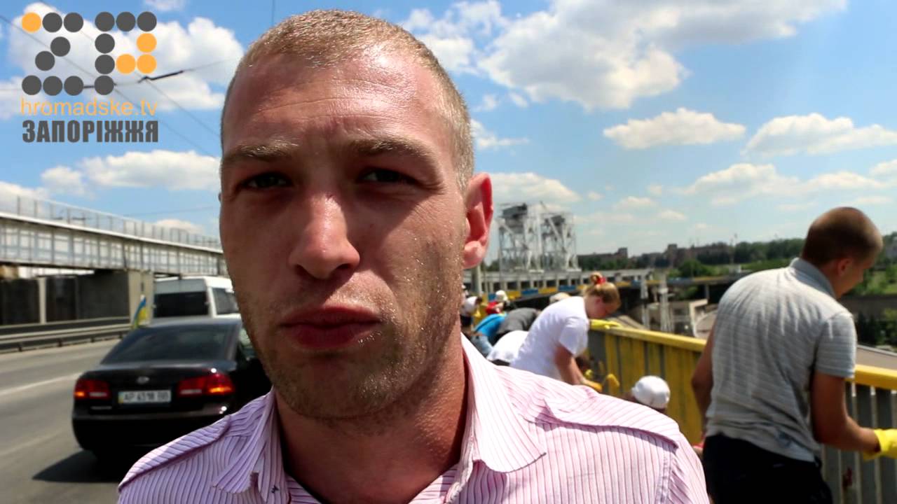 Активісти другий день розмальовують ДніпроГЕС