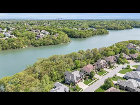 6325 Edgewater Dr, Parkville, MO home video tour