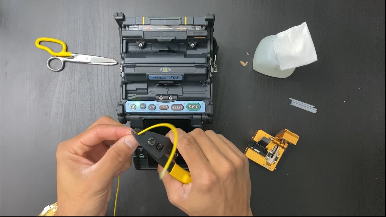 HOW TO SPLICE A FIBER OPTIC YouTube HOW TO SPLICE A FIBER OPTIC YouTube