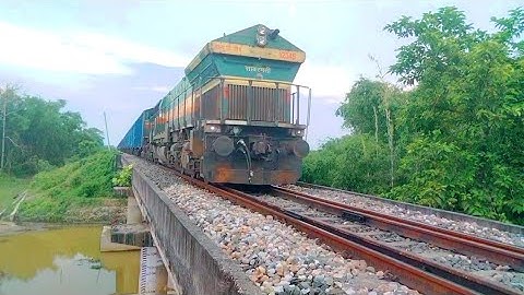 WAP4 Rescue UTKRISHT Express। railroad crossing। train simulator