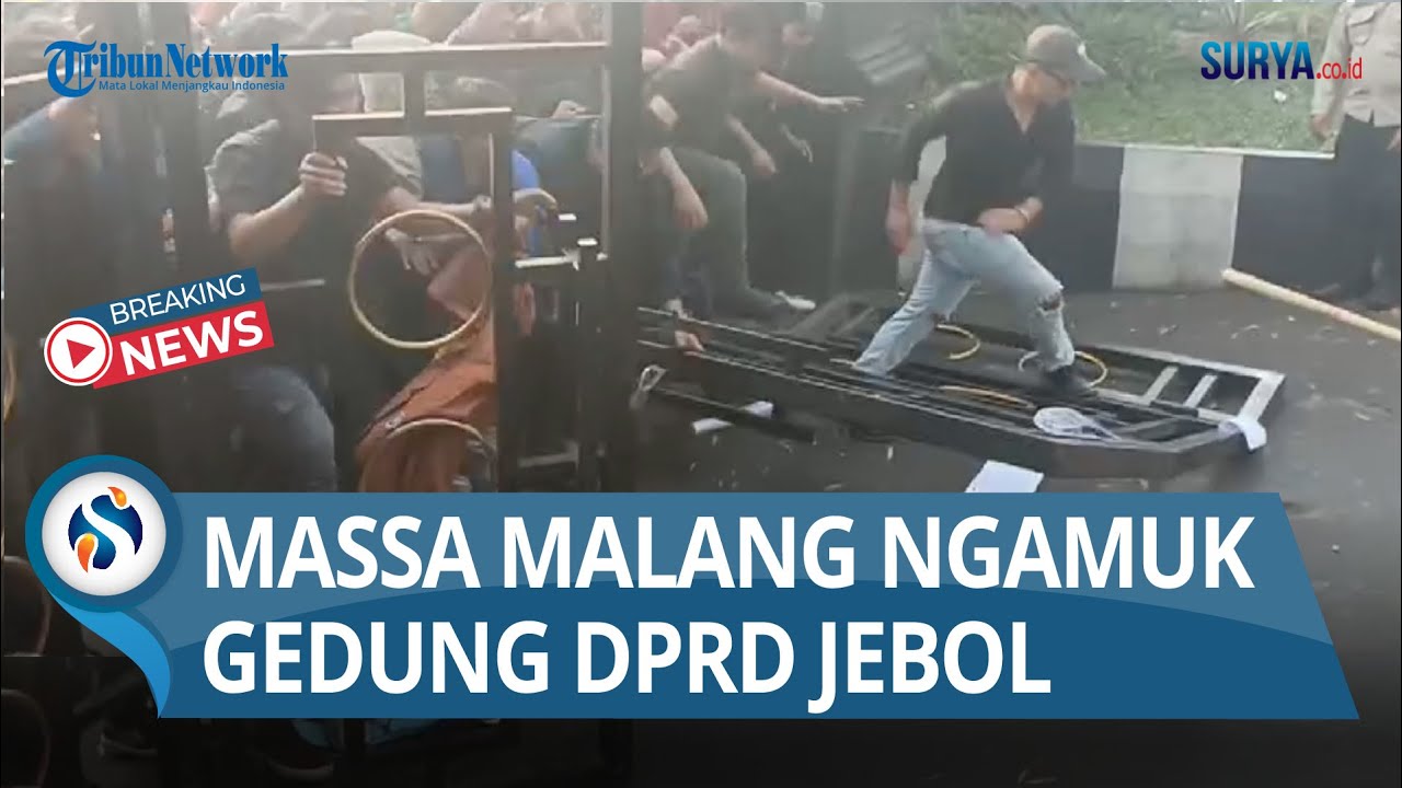 BREAKING NEWS: Demo Menolak Revisi UU Pilkada Kota Malang Memanas, Massa Jebol Pagar Gedung DPRD