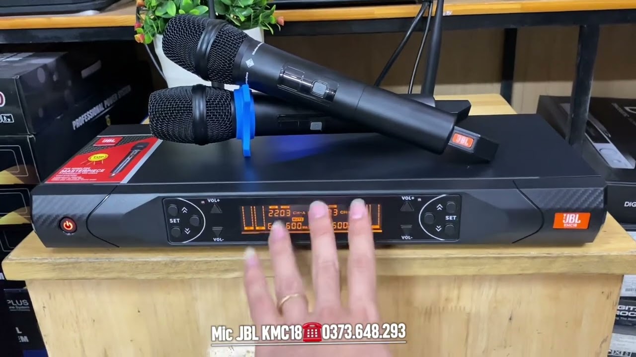 Khuyến mãi mic JBL KMC18.Mẫu mic không dây quốc dân,chất âm cực hay,hát nhẹ,hút mic.
