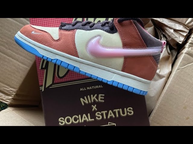 nike dunk chocolate milk on feet