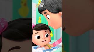 Mia's Bath Tub Time! 🛁 Head Shoulders Knees & Toes #lbb #routinemoments #babybathtub