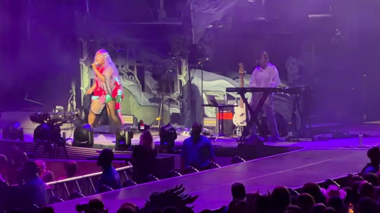 hemlocke springs: girlfriend, live from Forest Hills Stadium