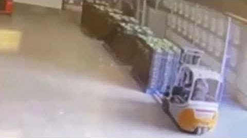 🕹FORKLIFT SAFETY - COLLAPSING LOADS: ONLY HANDLE STABLE, BALANCED, AND PROPERLY STACKED LOADS