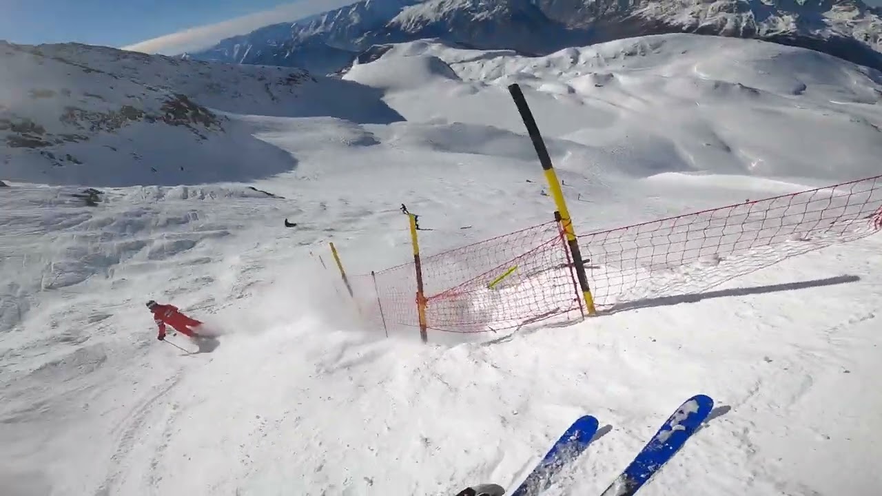 France Alpe dHuez - French guy takes Le Tunnel head first + ski catching!