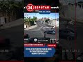Rekaman CCTV memperlihatkan momen sebuah motor menabrak mobil yang memotong jalan. #viral #news