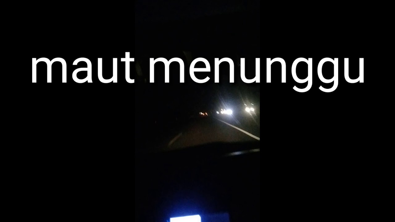 Aksi hebat grand livina vs fortuner di tol kanci - YouTube