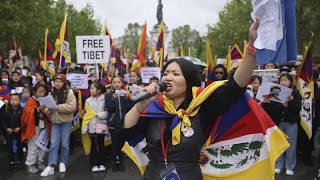 Си Цзиньпиня встретили в Париже протестами