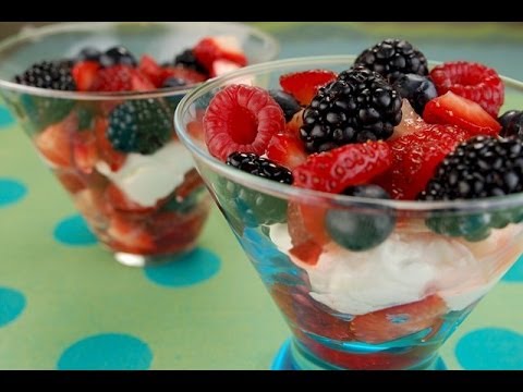 Video: Parfait Dengan Saus Berry Liar