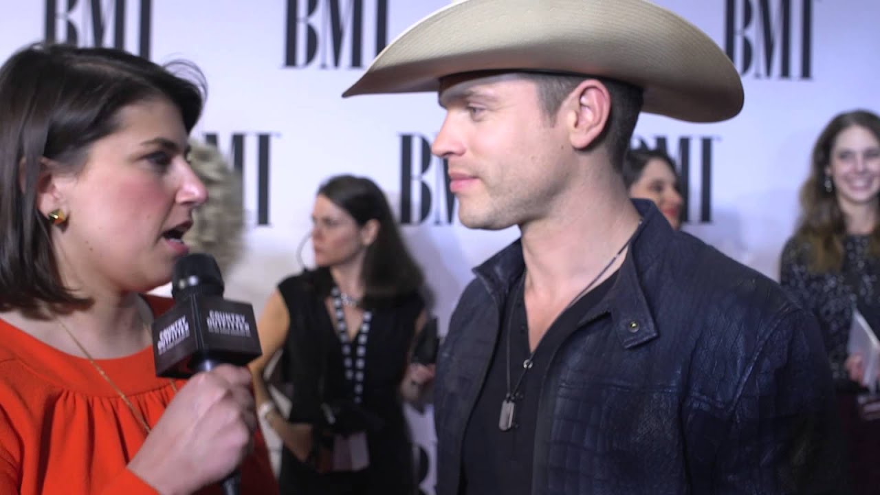 Dustin Lynch Gives Dating Advice on the BMI Red Carpet // One Country