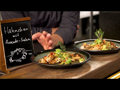 Video: Salat Mit Avocado Und Hähnchenbrust