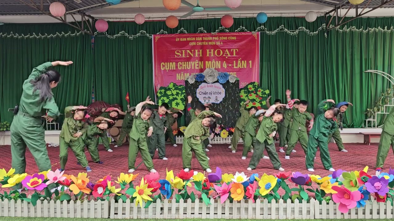 Thể dục: trườn kết hợp trèo qua ghế dài 1,5m x30 cm. Lứa tuổi 5_6 tuổi