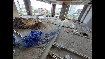 Thi công cáp điện nhẹ, máng cáp dưới sàn văn phòng