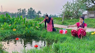 Amazing Hook Fishing video🎣🎣|| Two cute lady fishing in the muddy water with hook Catch Many Fish