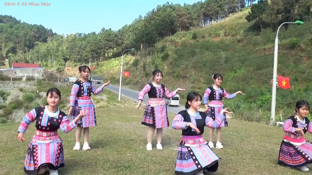 Nkauj Hmoob Vân Hồ - Múa hang Kia Pà Cò, A Xô Nhạc Múa