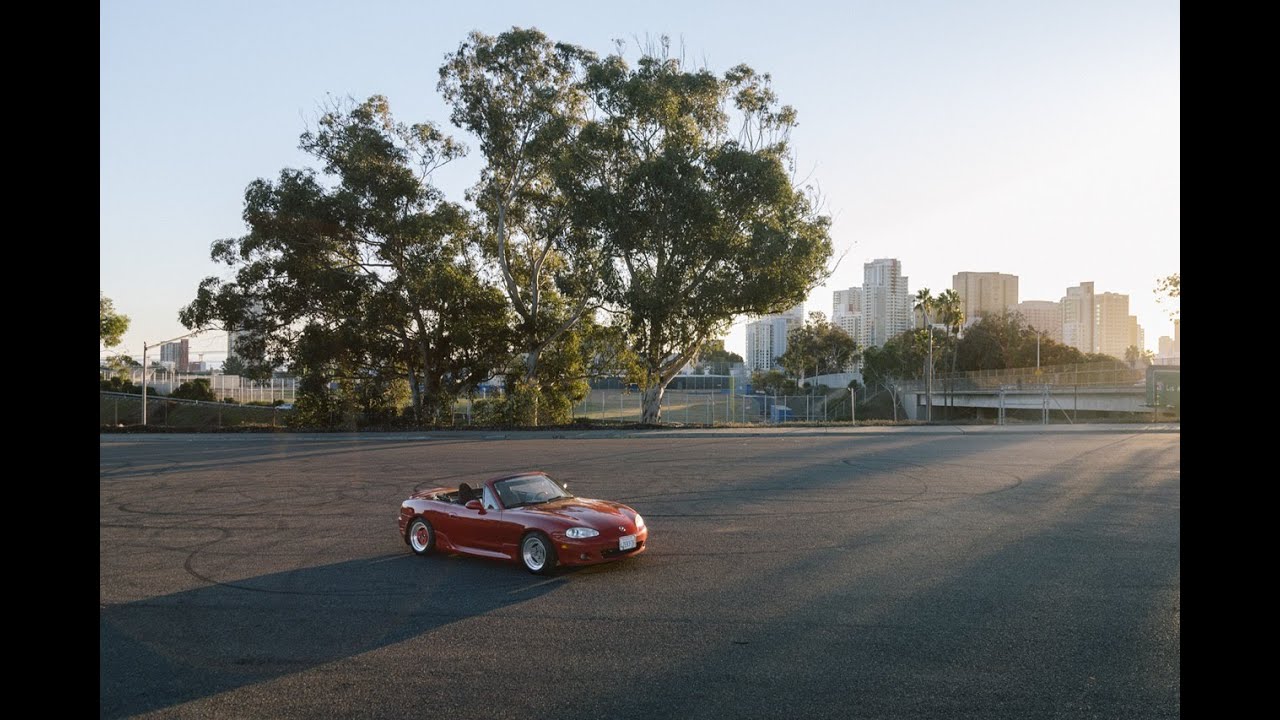 Photographing a Miata against the San Diego Skyline (Canon R6 Mark II ...