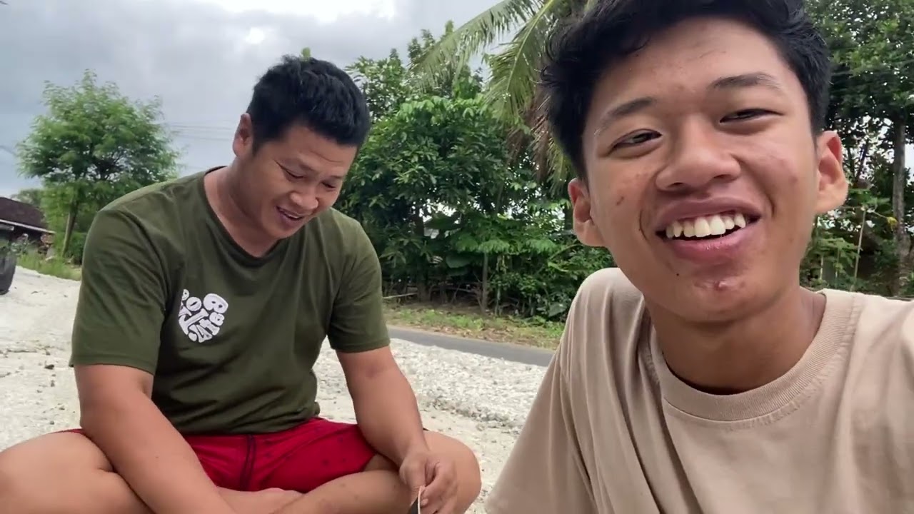 Ngabuburit bantuin papa benerin lampu jalan lur 