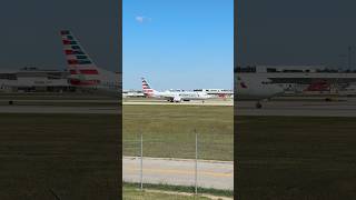 American 737-800 Taking Off On Runway 8R At Grr