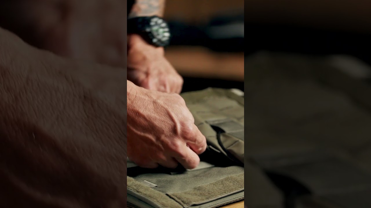 Master the assembly of the LT025/V Plate Carrier.