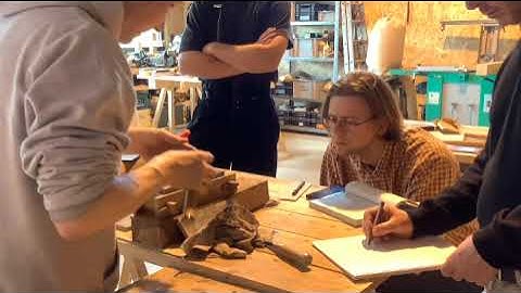 Video for beginners taught by Japanese carpenter. How to sharpen the blade of a chisel.Part4